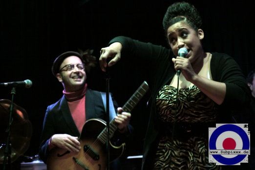 Brandy Butler (USA) with The Fonxionaires - Noels Ballroom, Leipzig 06. April 2012 (8).JPG